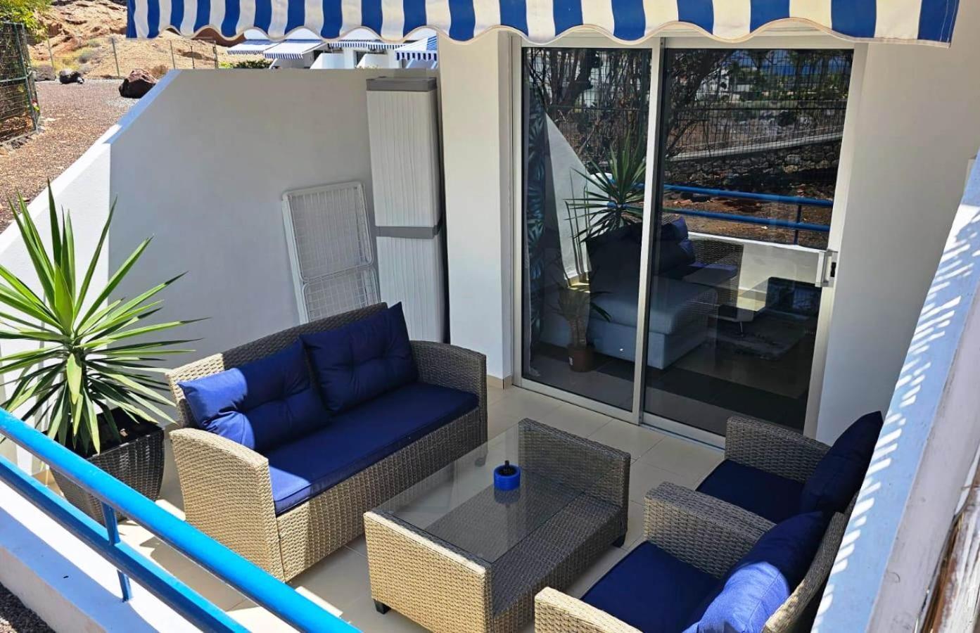 Blue Bay Paradise - Beach Front Apartment With Sea View Playa Paraiso  Kültér fotó