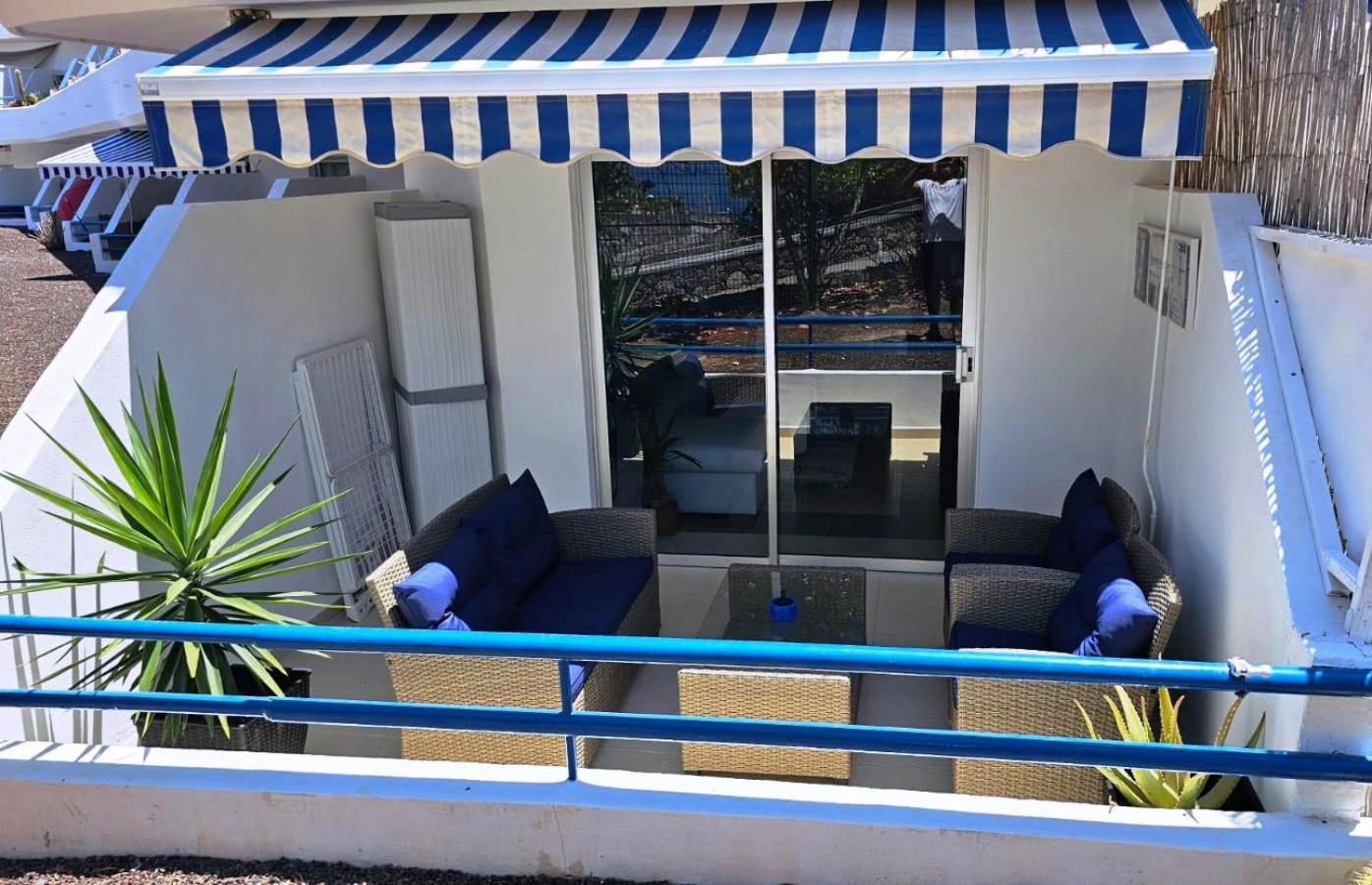 Blue Bay Paradise - Beach Front Apartment With Sea View Playa Paraiso  Kültér fotó
