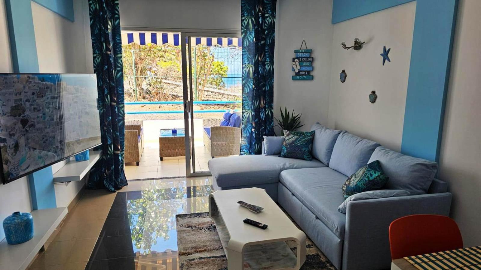 Blue Bay Paradise - Beach Front Apartment With Sea View Playa Paraiso  Kültér fotó