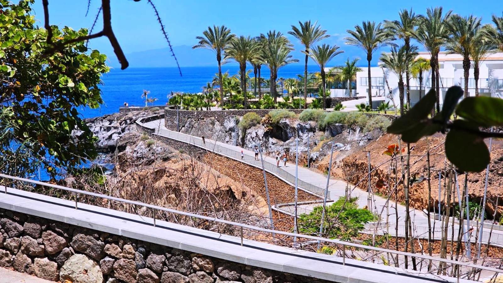 Blue Bay Paradise - Beach Front Apartment With Sea View Playa Paraiso  Kültér fotó