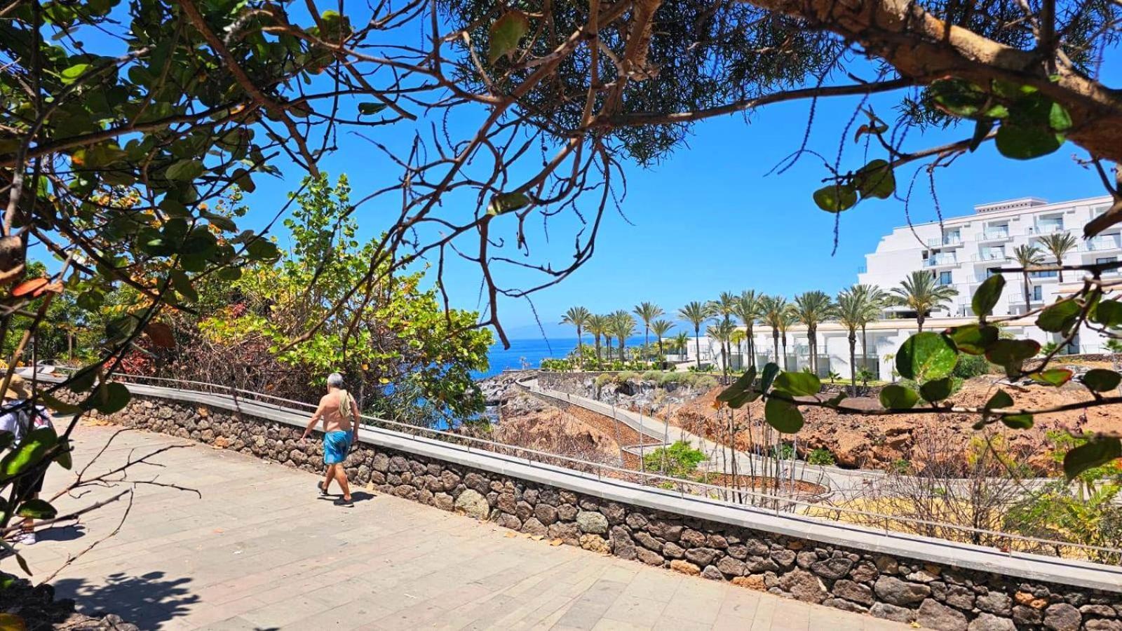 Blue Bay Paradise - Beach Front Apartment With Sea View Playa Paraiso  Kültér fotó